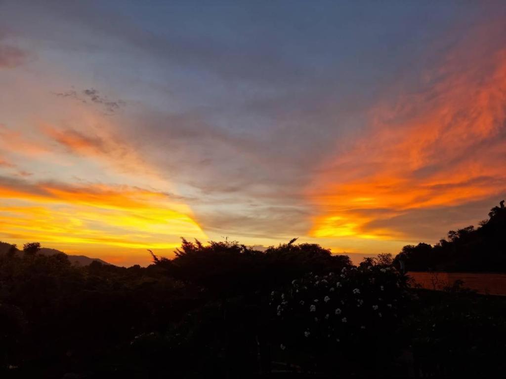 Dusit Talai Resort Mu Si Bagian luar foto